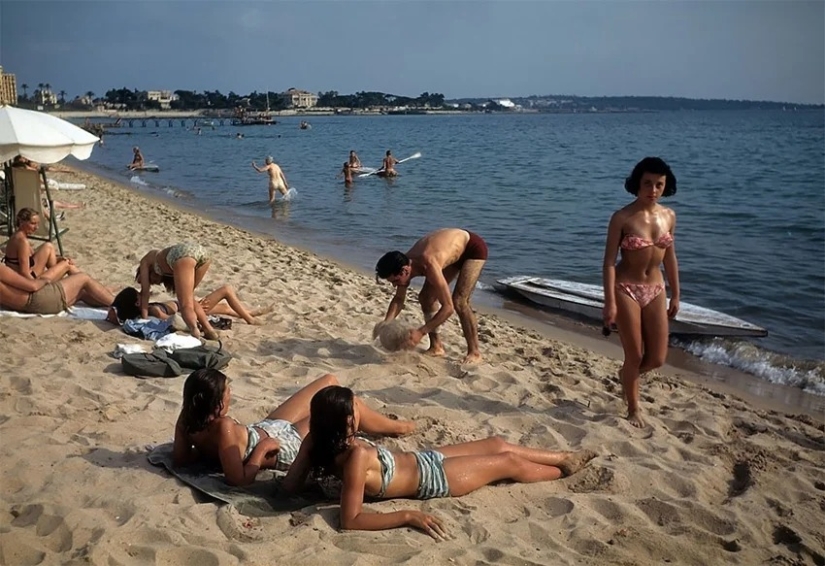 How to relax on the beach in Cannes — amazing color photos of 1948