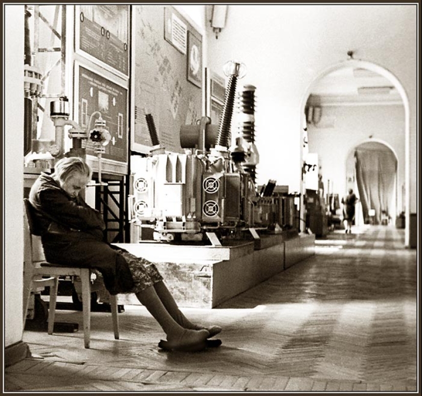 How to stir up grandmothers: selected works of the star of Soviet photography Vladimir Rolov How to stir up grandmothers: selected works of the star of Soviet photography Vladimir Rolov