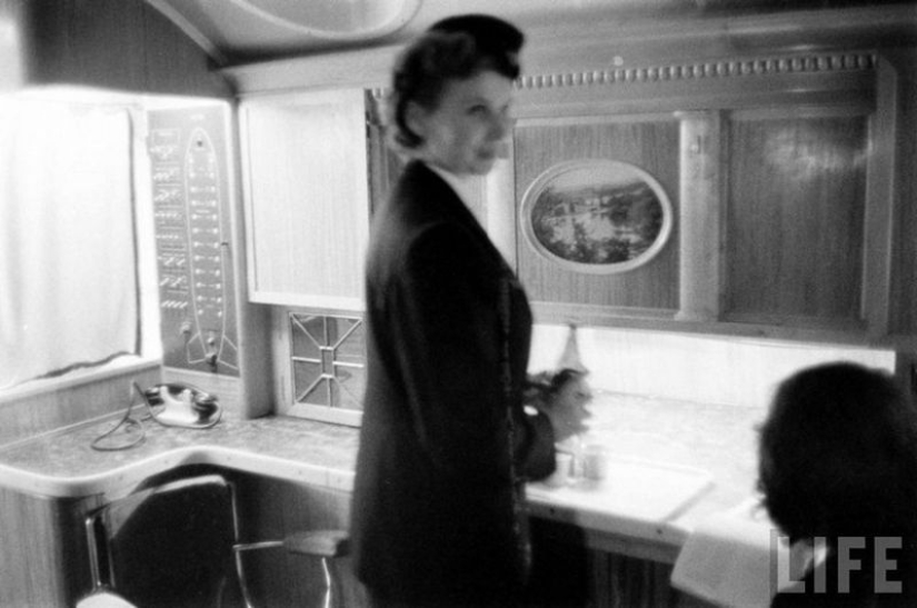 How we used to fly first class: caviar, any alcohol, smoking right in the seat and a full-fledged berth