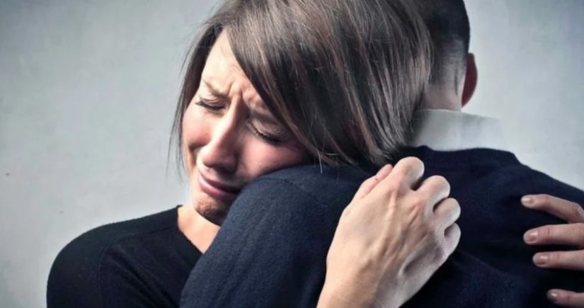 "Hug and cry": how did the expression popular among modern youth appear "Hug and cry": how did the expression popular among modern youth appear