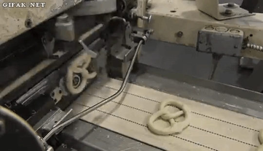 Hypnotizing and incredibly pleasing to the eye gifs about how food is made Hypnotizing and incredibly pleasing to the eye gifs about how food is made