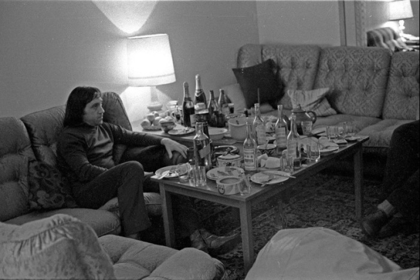 "I demand the continuation of the banquet": rare photos of Soviet celebrities during feasts "I demand the continuation of the banquet": rare photos of Soviet celebrities during feasts