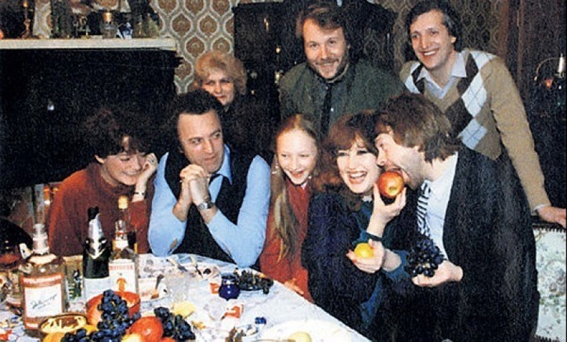 "I demand the continuation of the banquet": rare photos of Soviet celebrities during feasts "I demand the continuation of the banquet": rare photos of Soviet celebrities during feasts
