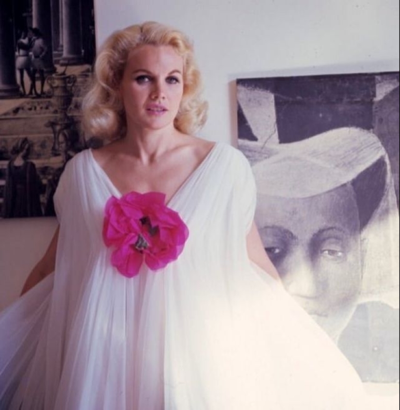 "I give 150 cows for this doll!". Incredible Carroll Baker in vintage photo set