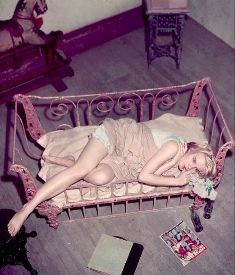 "I give 150 cows for this doll!". Incredible Carroll Baker in vintage photo set