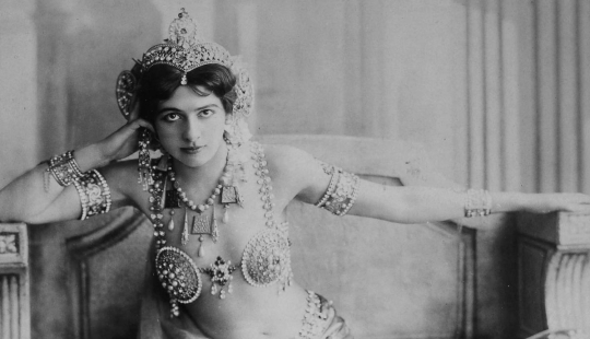"I have learned what a woman's power over men is": the mysterious life of Mata Hari "I have learned what a woman's power over men is": the mysterious life of Mata Hari