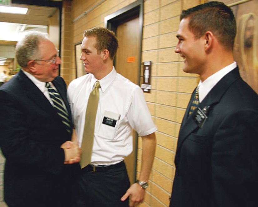 "I loved him so much that I would have climbed Everest with a violet on my nose for him": the story of Joyce McKinney's mad passion "I loved him so much that I would have climbed Everest with a violet on my nose for him": the story of Joyce McKinney's mad passion