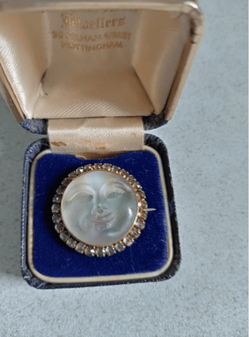 I was looking for copper, I found gold: 30 photos of ancient and very valuable items from flea markets