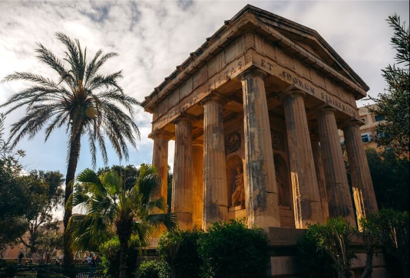 I Went To Valletta, Malta—Here Are 17 Photos That Showcase Its Beauty