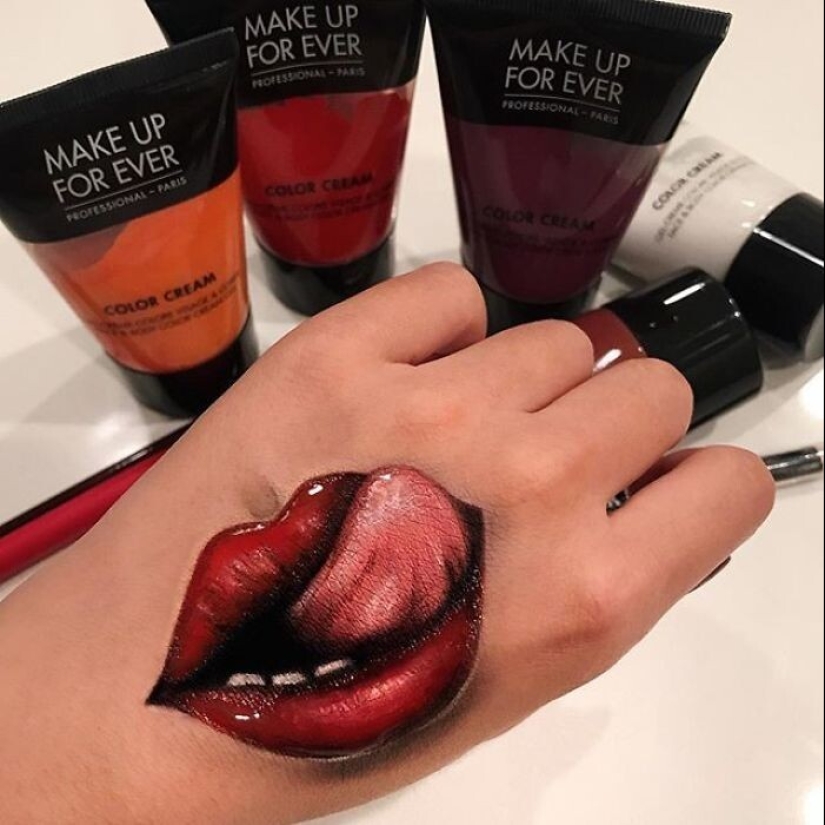 Ilusión óptica sobre su propio cuerpo y de la genialidad de maquillaje Mimi Choi Ilusión óptica sobre su propio cuerpo y de la genialidad de maquillaje Mimi Choi