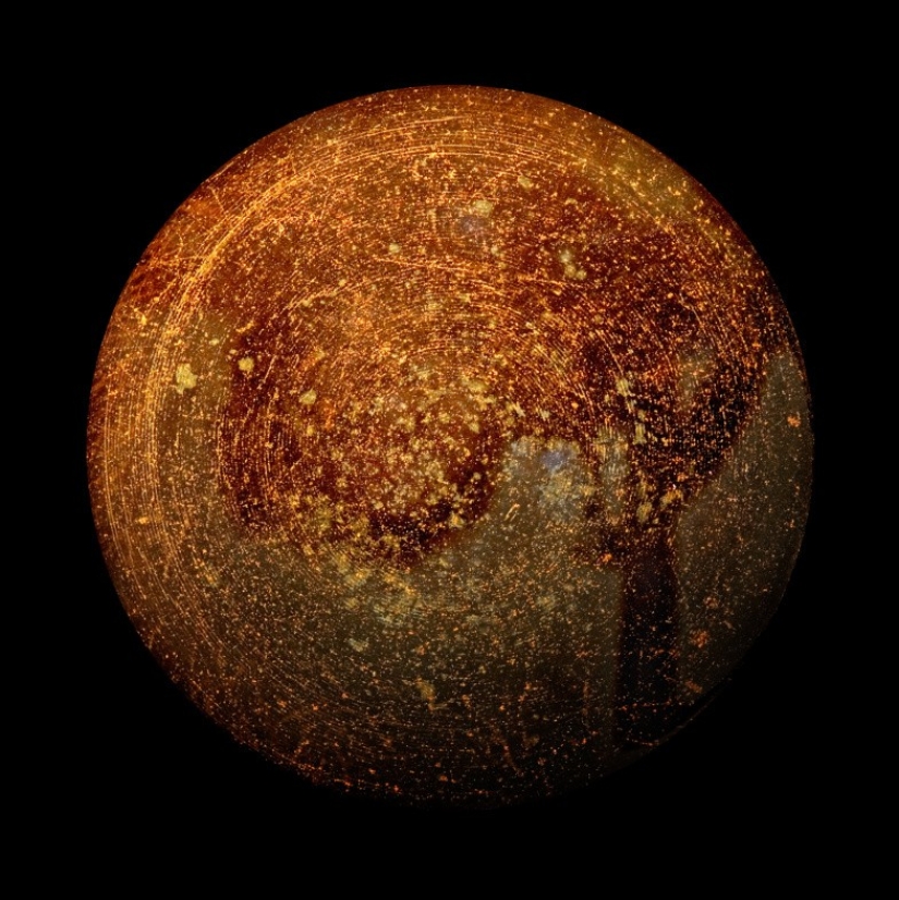 "Imágenes espaciales" de los fondos de ollas y sartenes antiguas del fotógrafo Christopher Jonassen