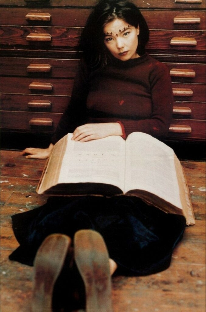 Imágenes inusuales de famosos hooligans de la fotografía de moda de Jürgen Teller Imágenes inusuales de famosos hooligans de la fotografía de moda de Jürgen Teller