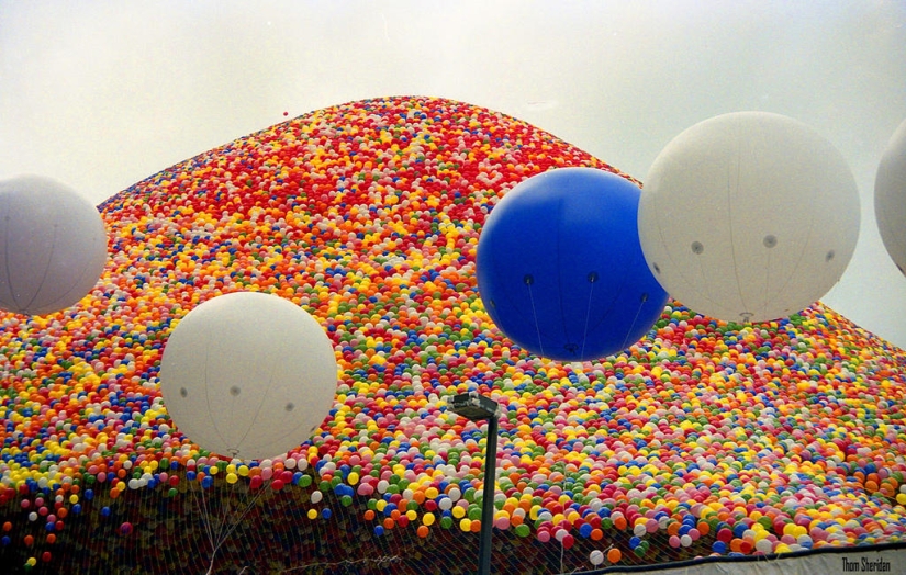 In 1986, Cleveland was attacked by ... balloons In 1986, Cleveland was attacked by ... balloons