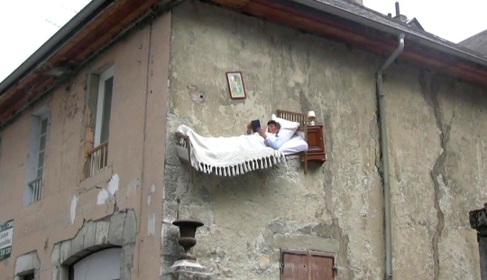 In limbo: French artist lives in ghost rooms