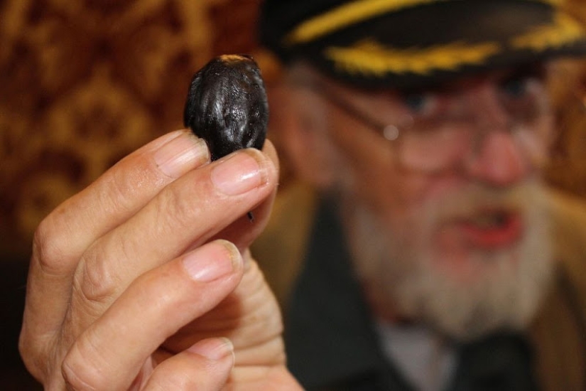 In the mouth of my feet: the glorious history of the Canadian club of alcoholics "Sour Finger»