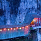 Increíble restaurante colgante en China