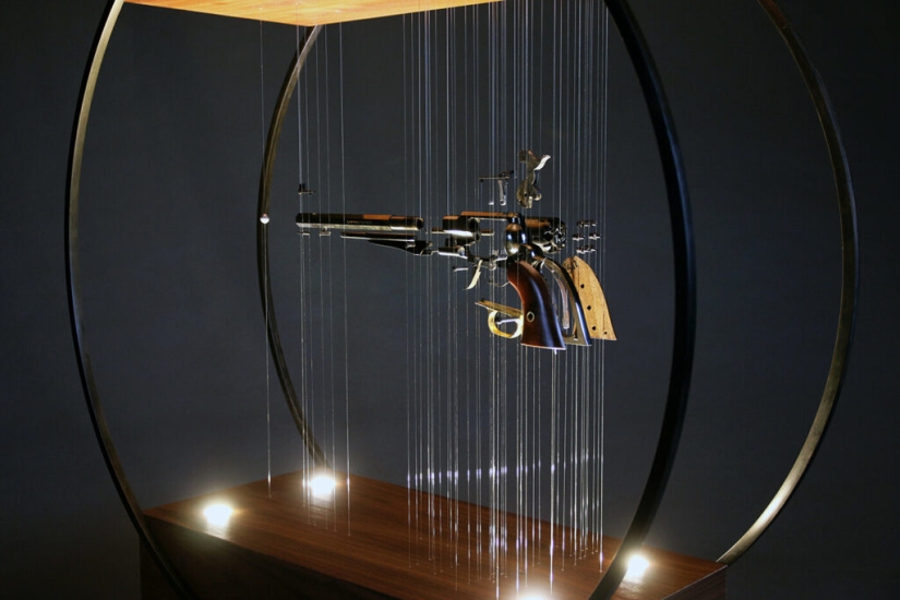 Increíbles &#39;circuitos explotados&#39; de mecanismos del artista John Peralta