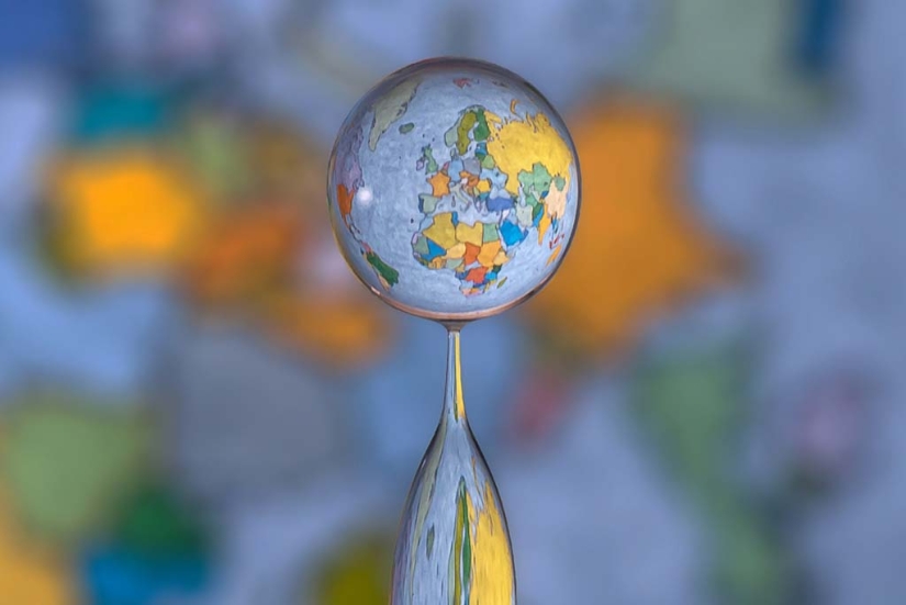 Incredible reflections in a drop of water