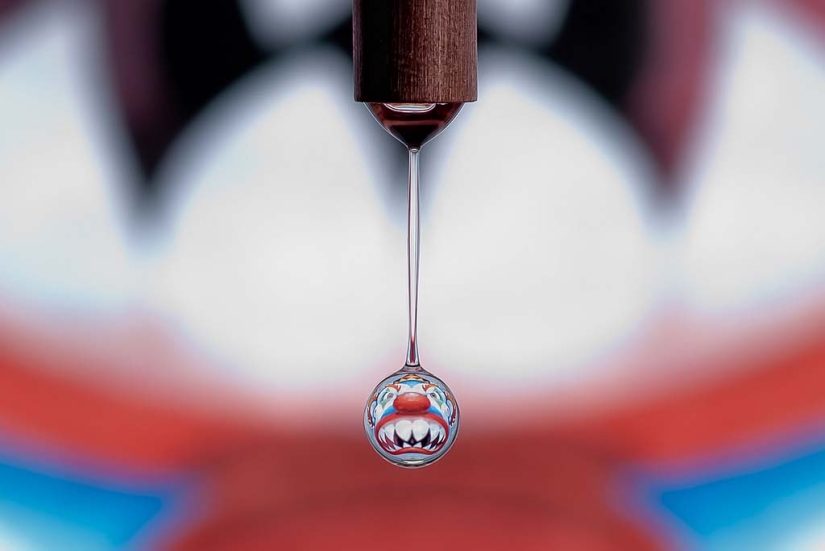 Incredible reflections in a drop of water