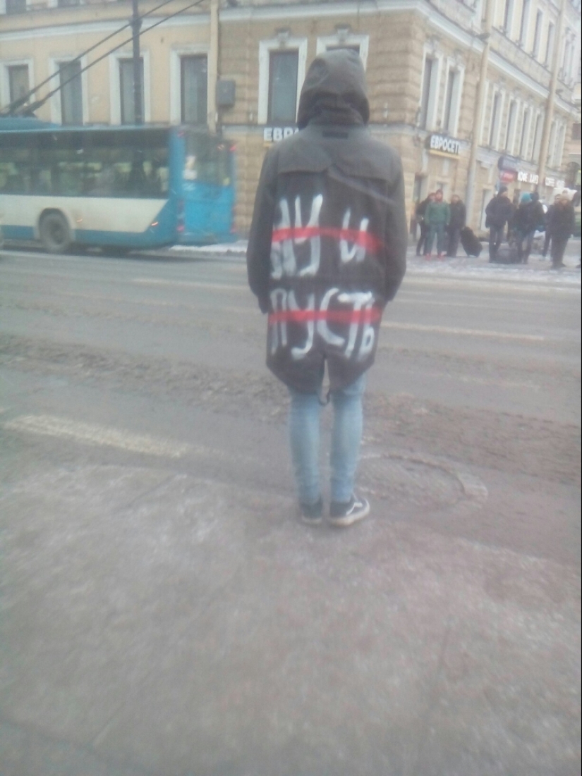 Intelligent madness, or the Strange fashion of the St. Petersburg streets