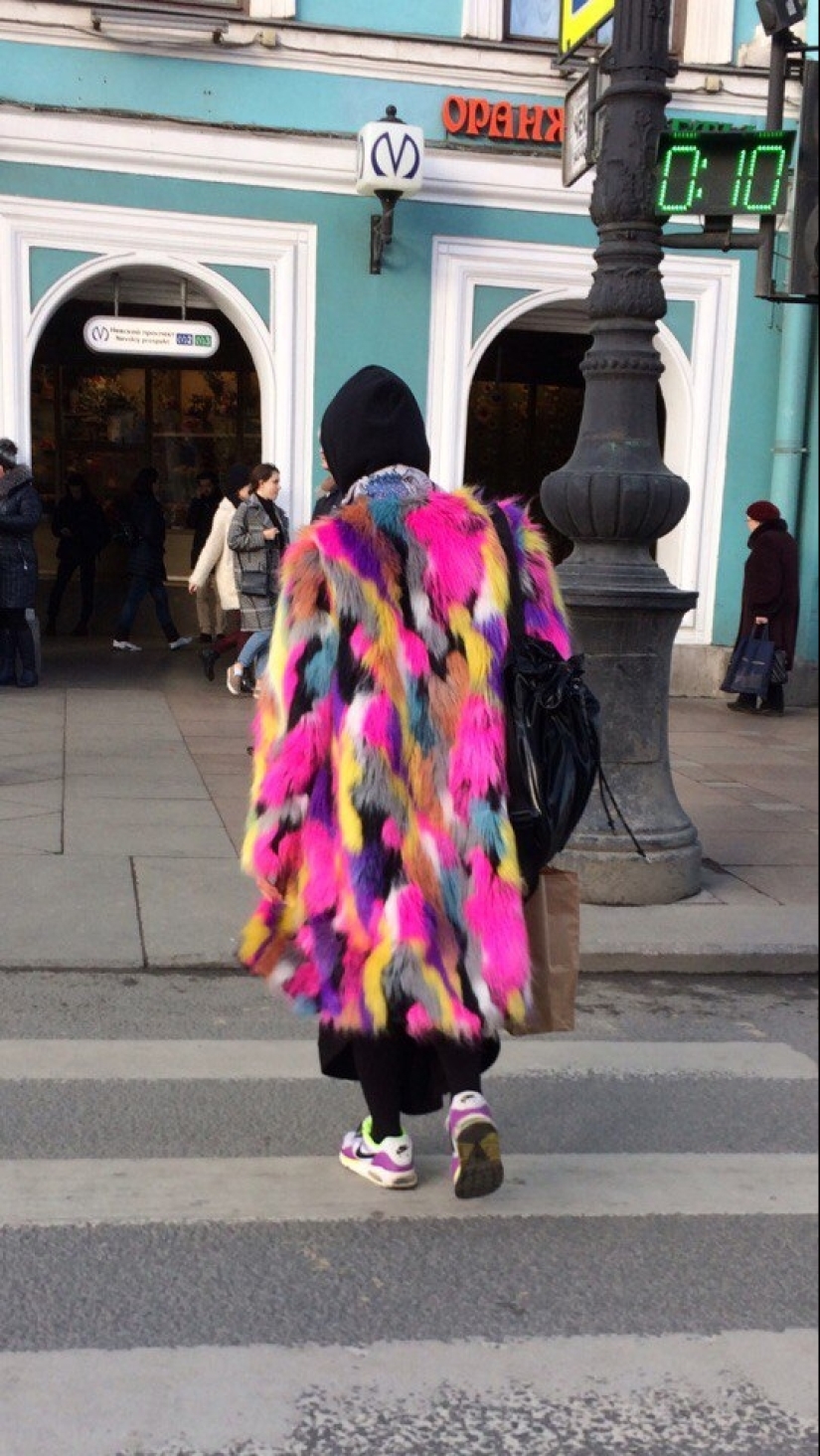 Intelligent madness, or the Strange fashion of the St. Petersburg streets