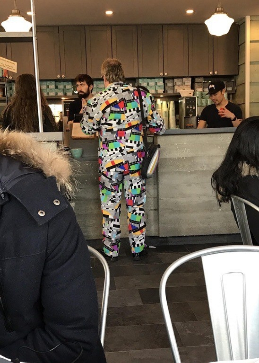 Intelligent madness, or the Strange fashion of the St. Petersburg streets