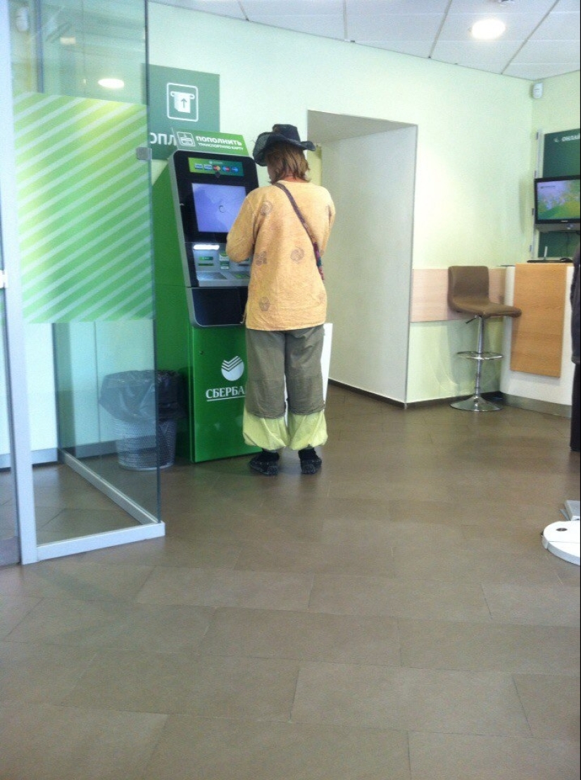 Intelligent madness, or the Strange fashion of the St. Petersburg streets