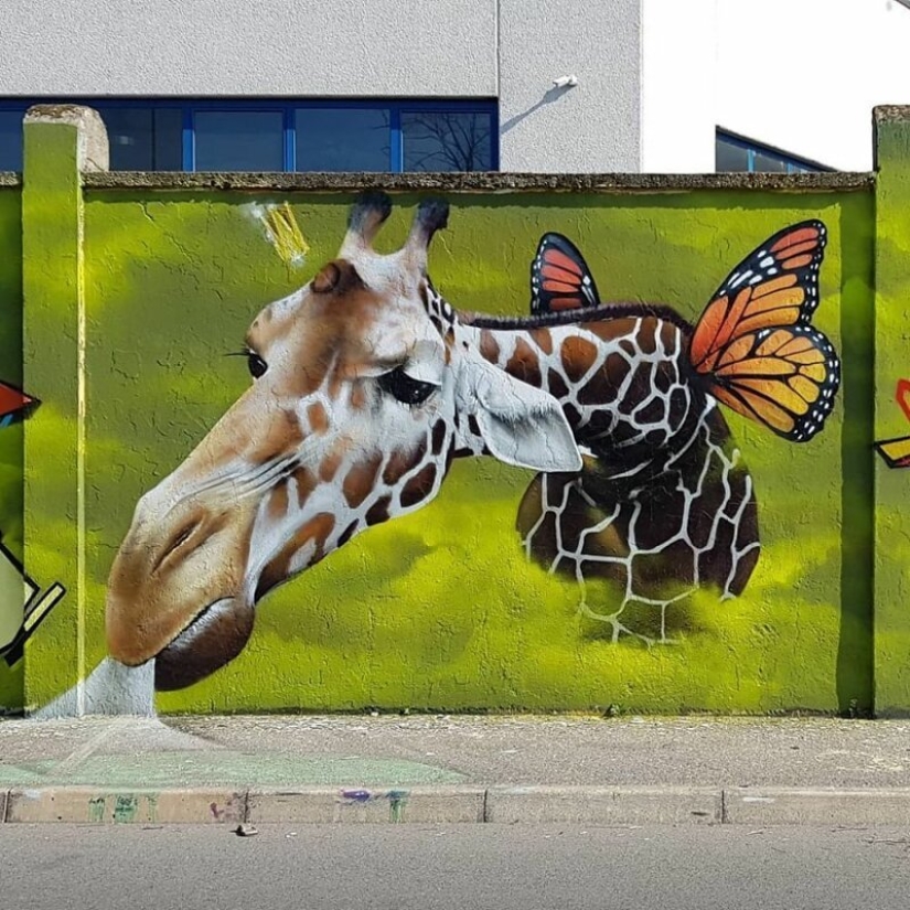 Interactive street art: the artist enters 3D paintings in the street Interactive street art: the artist enters 3D paintings in the street