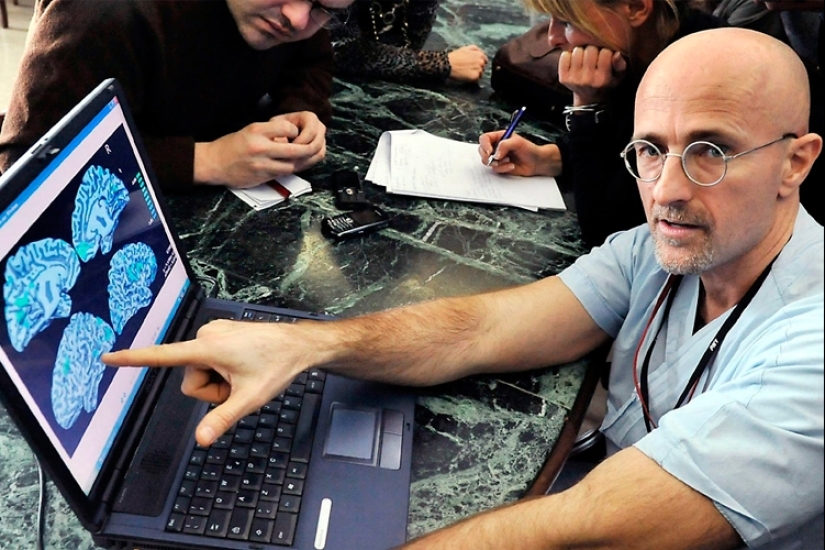 Is it possible to transplant a human head Is it possible to transplant a human head