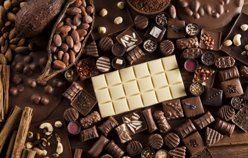 Is there chocolate in white chocolate Is there chocolate in white chocolate