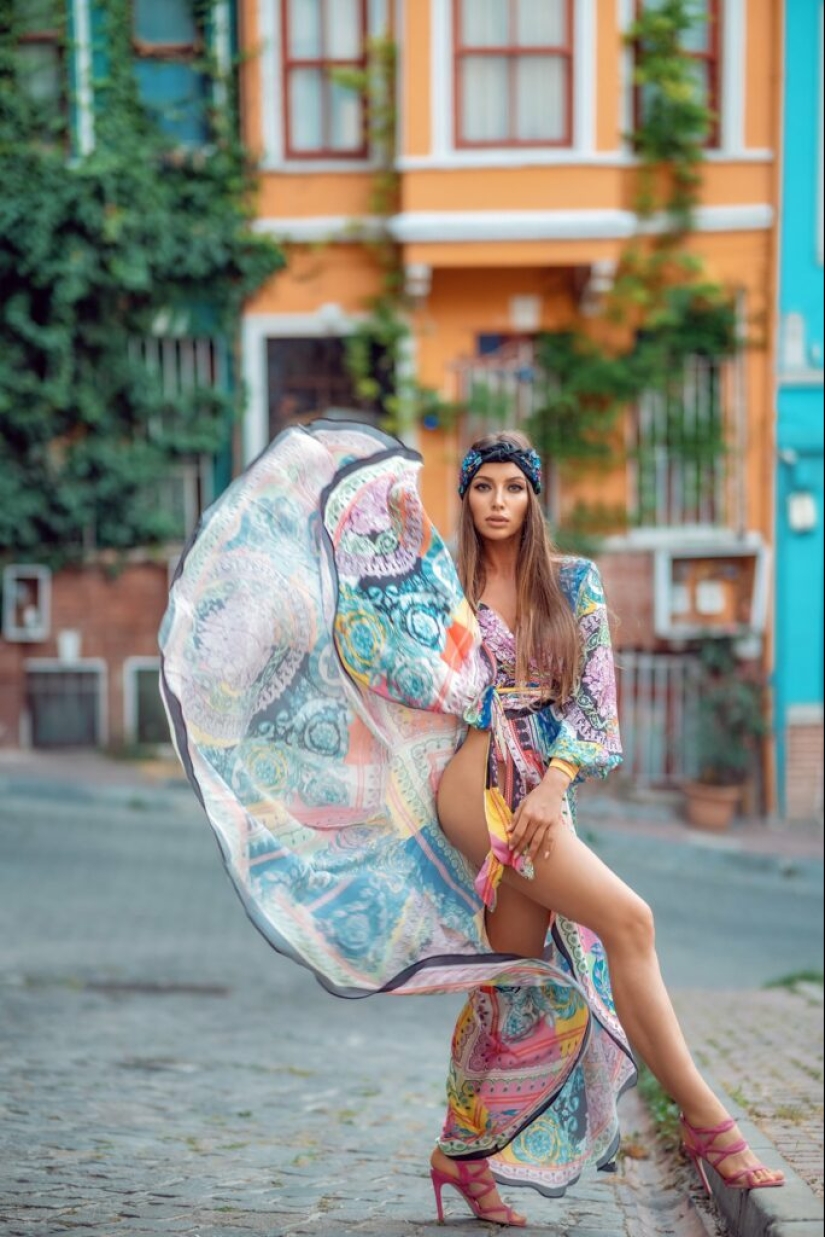 Istanbul beauties in erotic photographs by Kaan Altindal