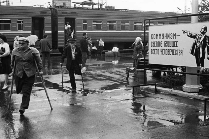 Jim Morrison predskazyvat futuro, Taylor enseña a Fumar Bowie y otro 20 impresionantes fotografías históricas