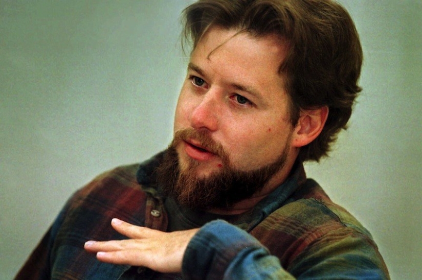 John Jubert is a serial maniac, because of whose torment the electric chair was canceled