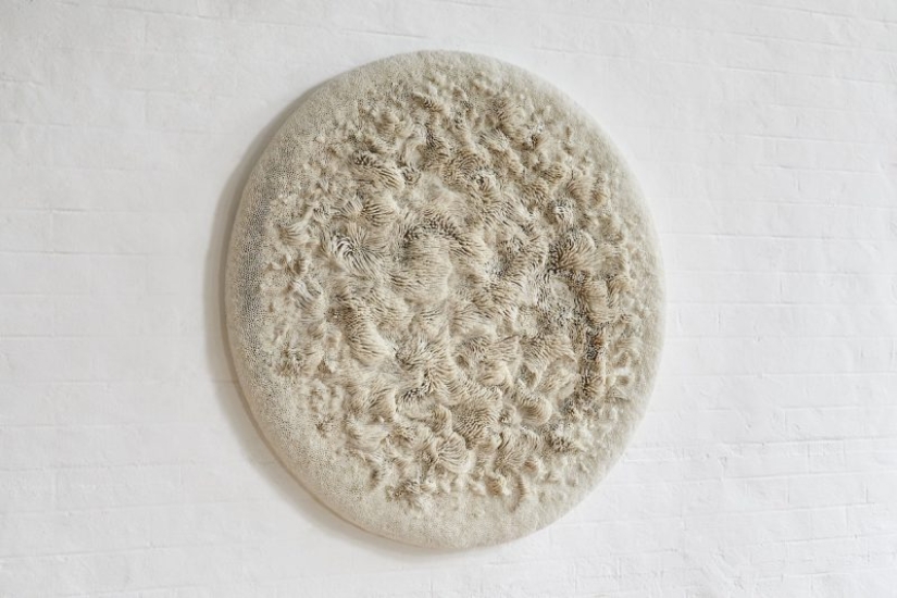 Joyería: artista Británico crea impresionantes esculturas de miles de conchas de mar