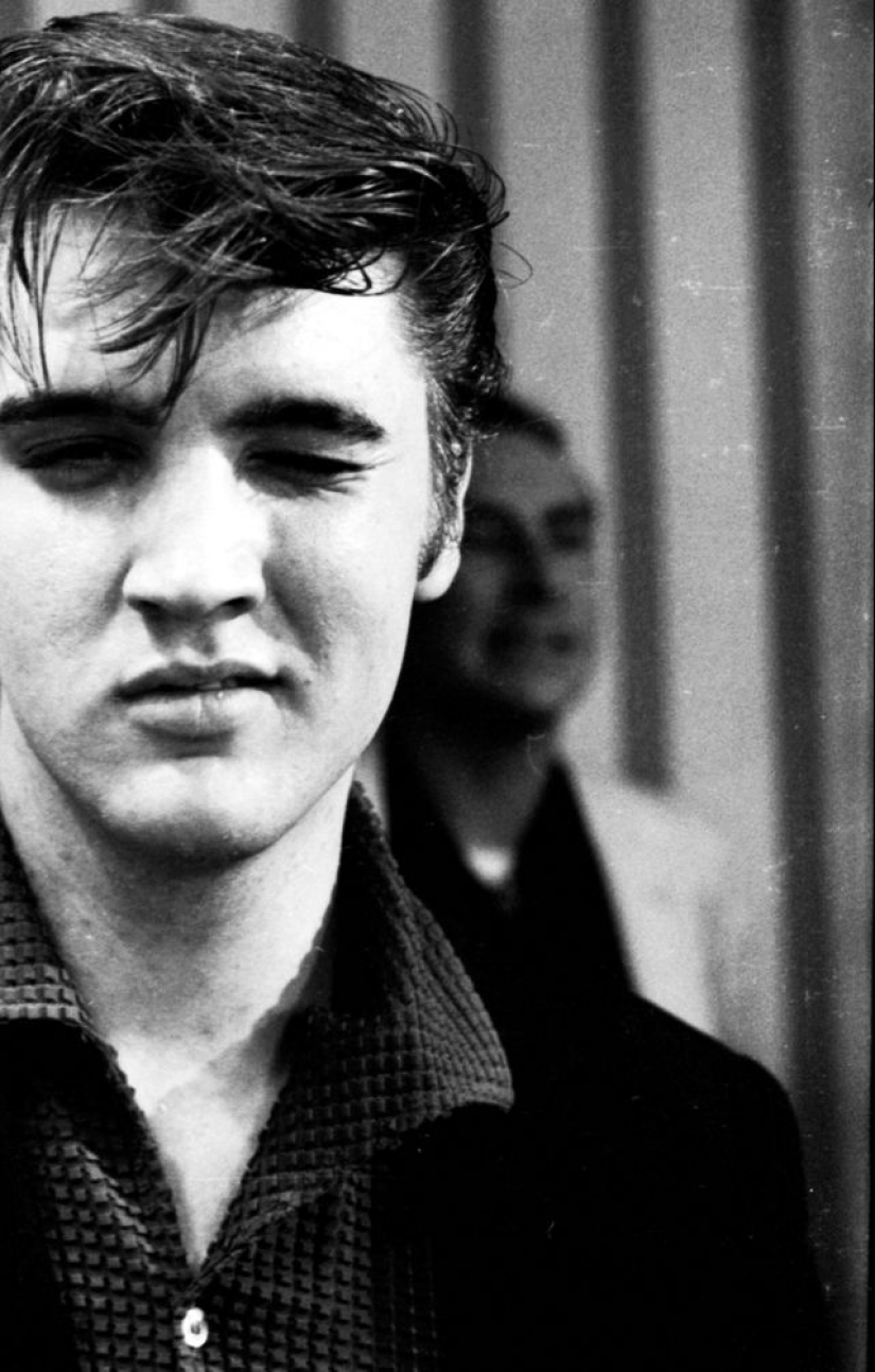 Juguetón, astuto y alegre: 20 celebridades vintage que guiñan un ojo a la cámara