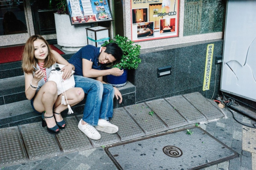 Just tired: why drunk Japanese lying on the streets don't bother anyone Just tired: why drunk Japanese lying on the streets don't bother anyone