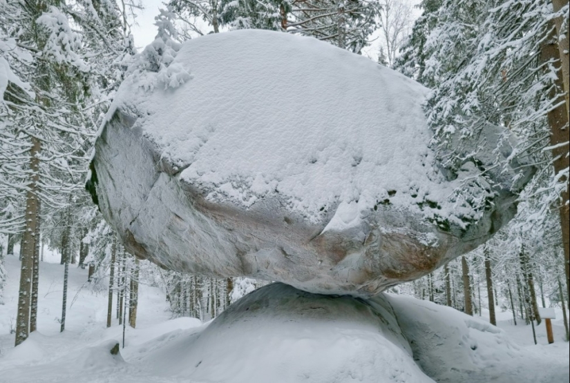 Kummakivi: Why this 500-ton boulder doesn't fall off a small cliff Kummakivi: Why this 500-ton boulder doesn't fall off a small cliff