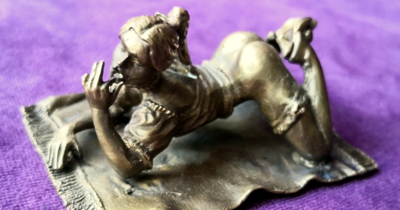 Kunstyuki — old trinkets with a secret, causing delight Kunstyuki — old trinkets with a secret, causing delight