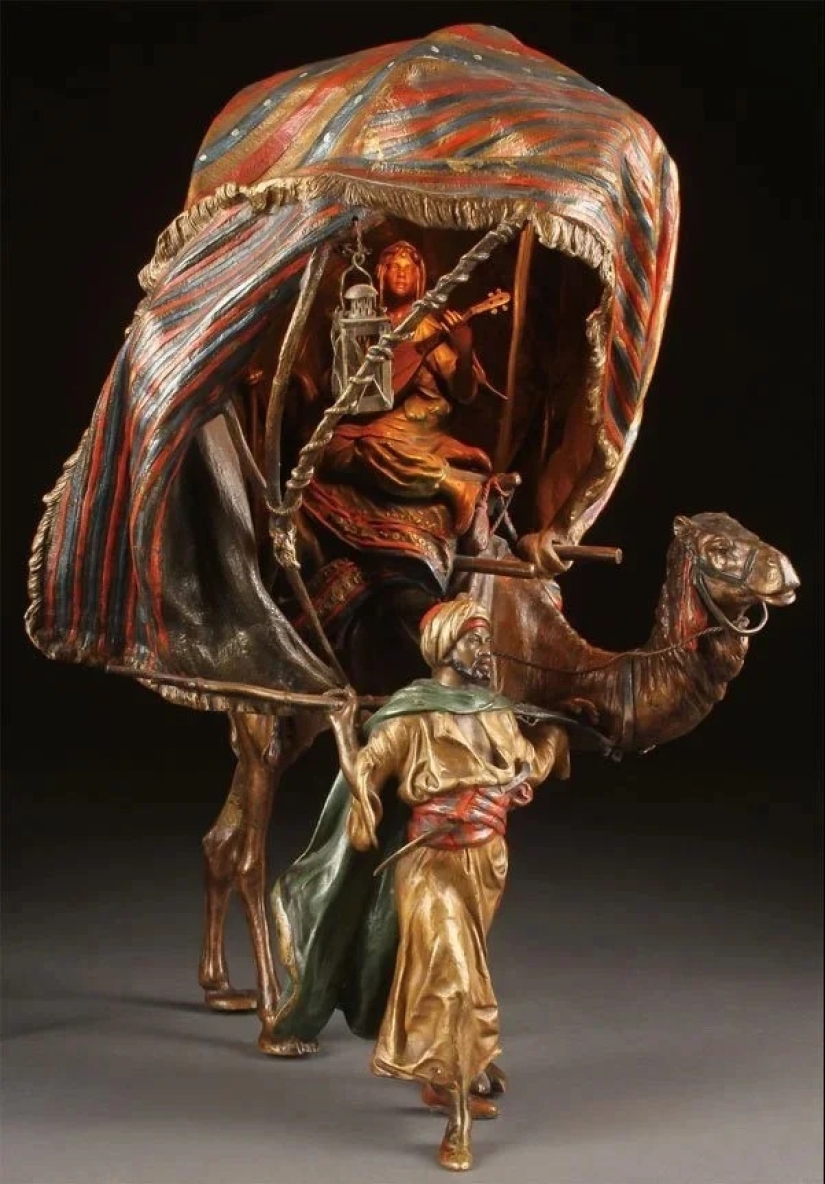 Kunstyuki — old trinkets with a secret, causing delight Kunstyuki — old trinkets with a secret, causing delight