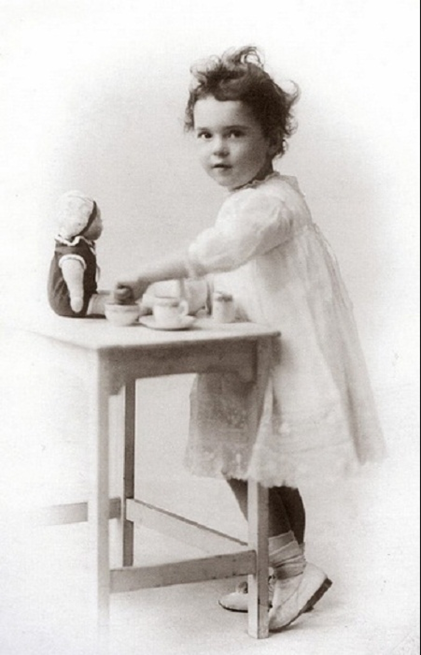 La aventurera historia de vida de la artista Leonora Carrington, la mujer líder del surrealismo