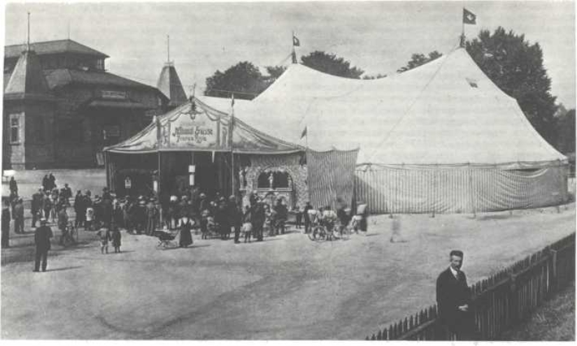 La batalla de los payasos con fuego, disturbios debido al culo y el otro estúpido rebeliones de la historia La batalla de los payasos con fuego, disturbios debido al culo y el otro estúpido rebeliones de la historia