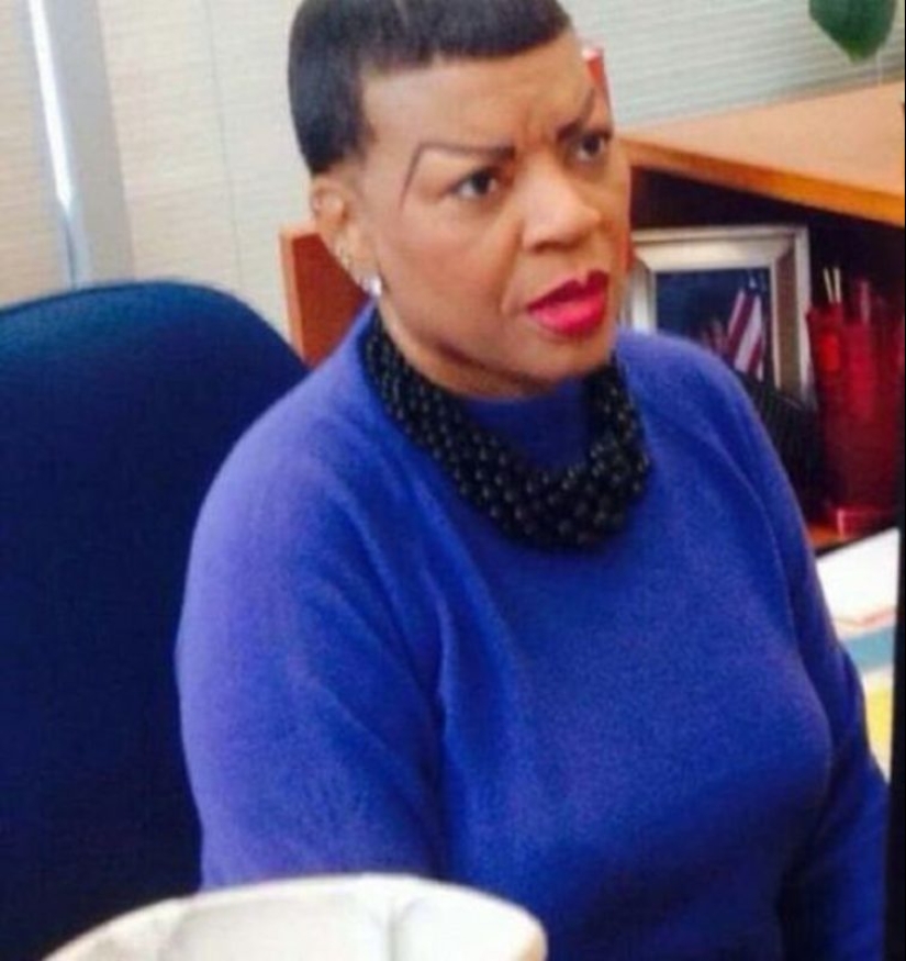 La belleza, que vana confianza de su estilista, y ahora con fuerza a arrepentir