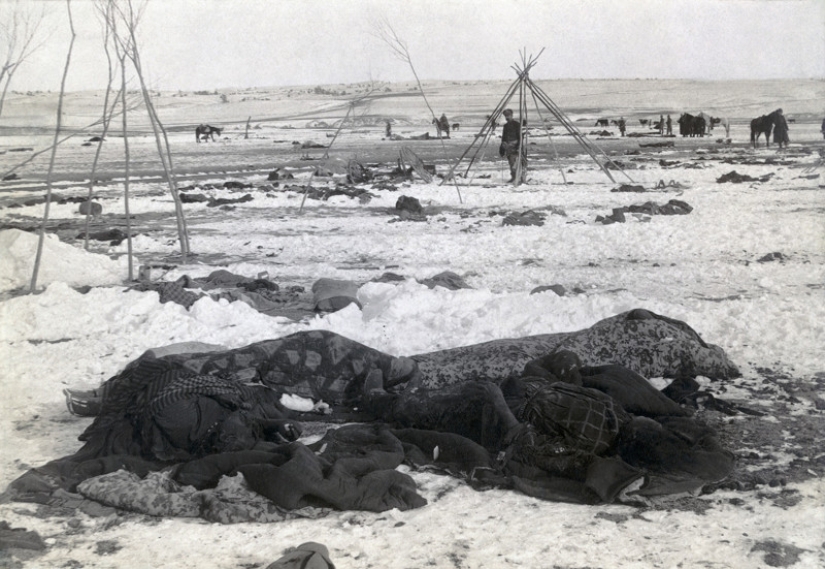 La confrontación en wounded knee: en 1973, a los Indios de los Estados unidos, la última vez fue en un "pie de guerra" La confrontación en wounded knee: en 1973, a los Indios de los Estados unidos, la última vez fue en un "pie de guerra"