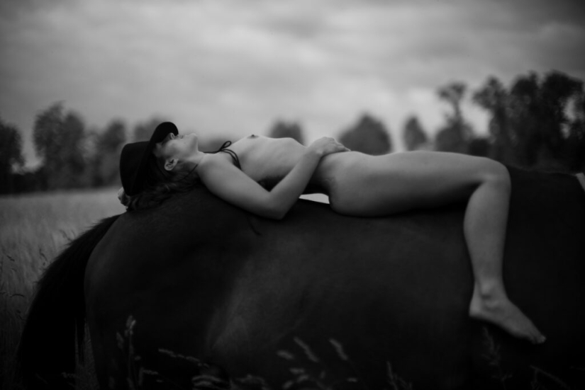 La estética del silencio: cómo la fotógrafa Michelle Bomberger reinventó el género del desnudo La estética del silencio: cómo la fotógrafa Michelle Bomberger reinventó el género del desnudo