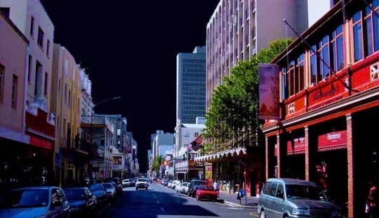 La gestión del color y de los estereotipos: ¿cómo la película retrata los diferentes países La gestión del color y de los estereotipos: ¿cómo la película retrata los diferentes países