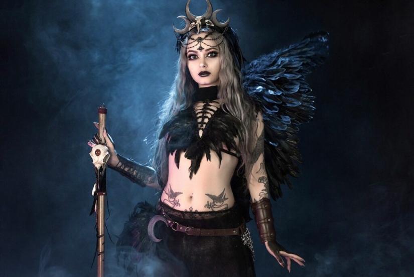 La hermosa Genevieve es una estrella de cosplay que crea su propia realidad