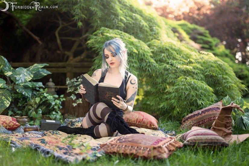 La hermosa Genevieve es una estrella de cosplay que crea su propia realidad