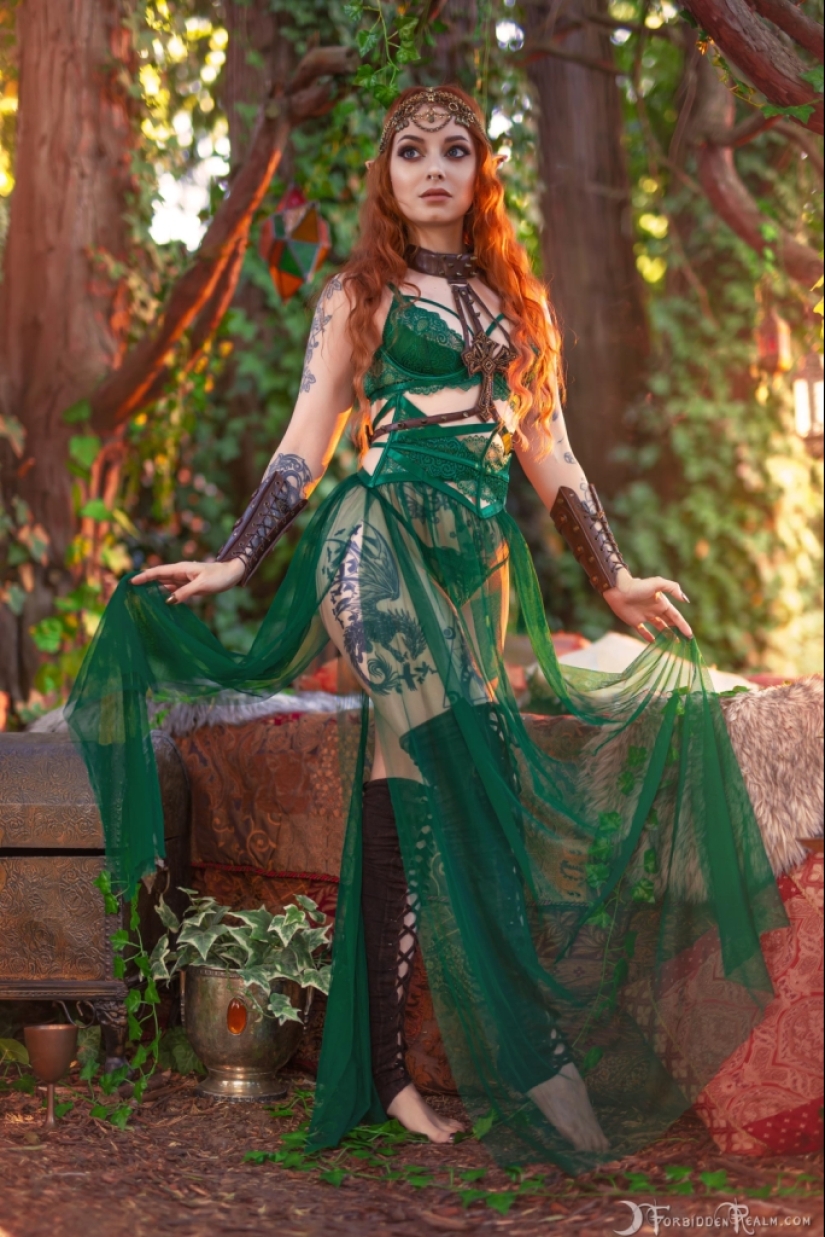 La hermosa Genevieve es una estrella de cosplay que crea su propia realidad