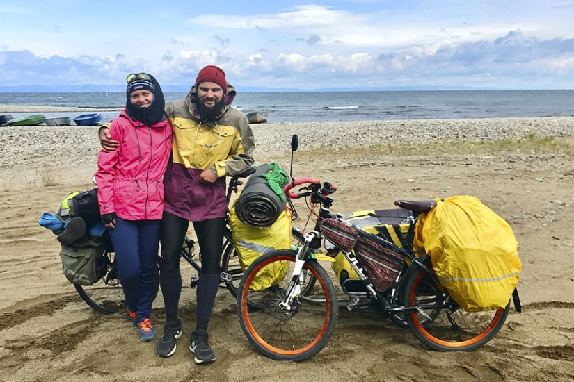 La historia de Anna Smolina, que recorrió medio país en bicicleta con su perro La historia de Anna Smolina, que recorrió medio país en bicicleta con su perro