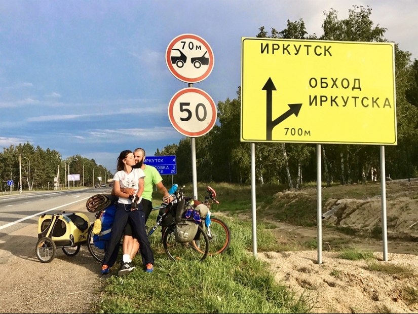 La historia de Anna Smolina, que recorrió medio país en bicicleta con su perro La historia de Anna Smolina, que recorrió medio país en bicicleta con su perro